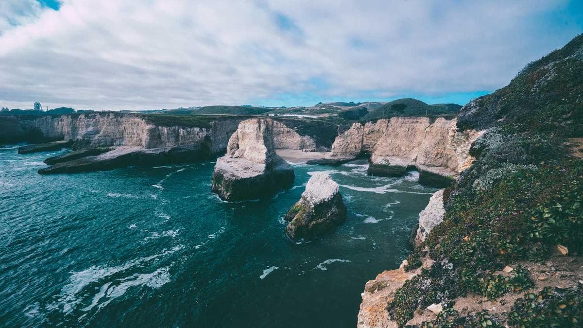 How to Facilitate Ice Breaker Games: A Beginner's Guide